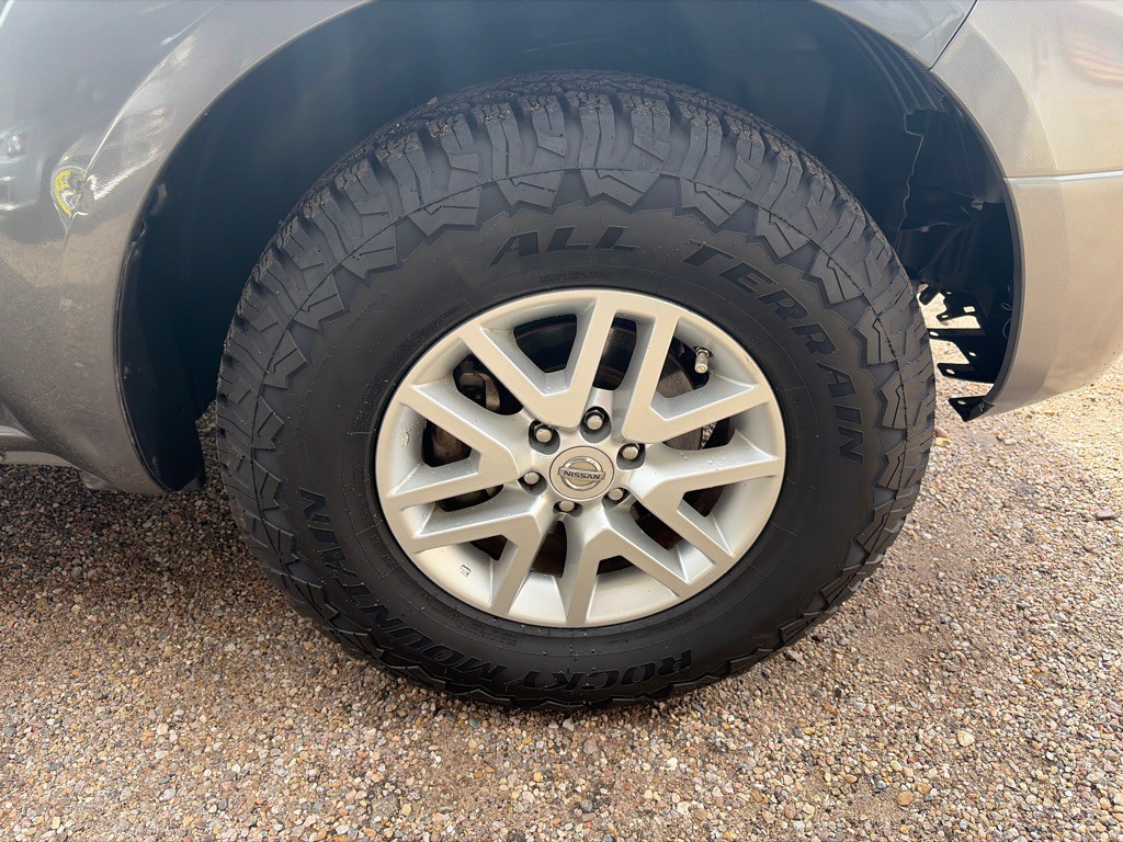 2017 Nissan Frontier Image 16