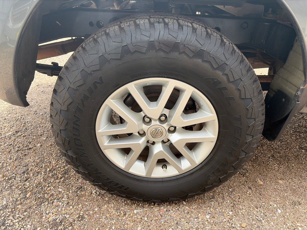 2017 Nissan Frontier Image 17