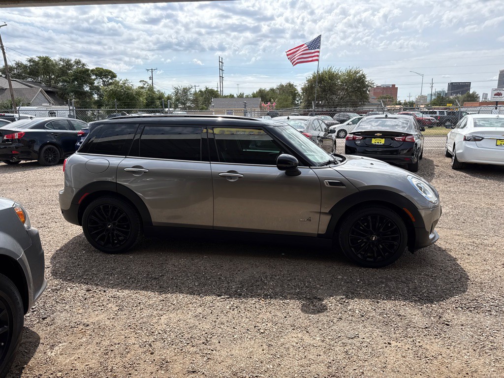 2017 MINI Cooper Clubman Image 5