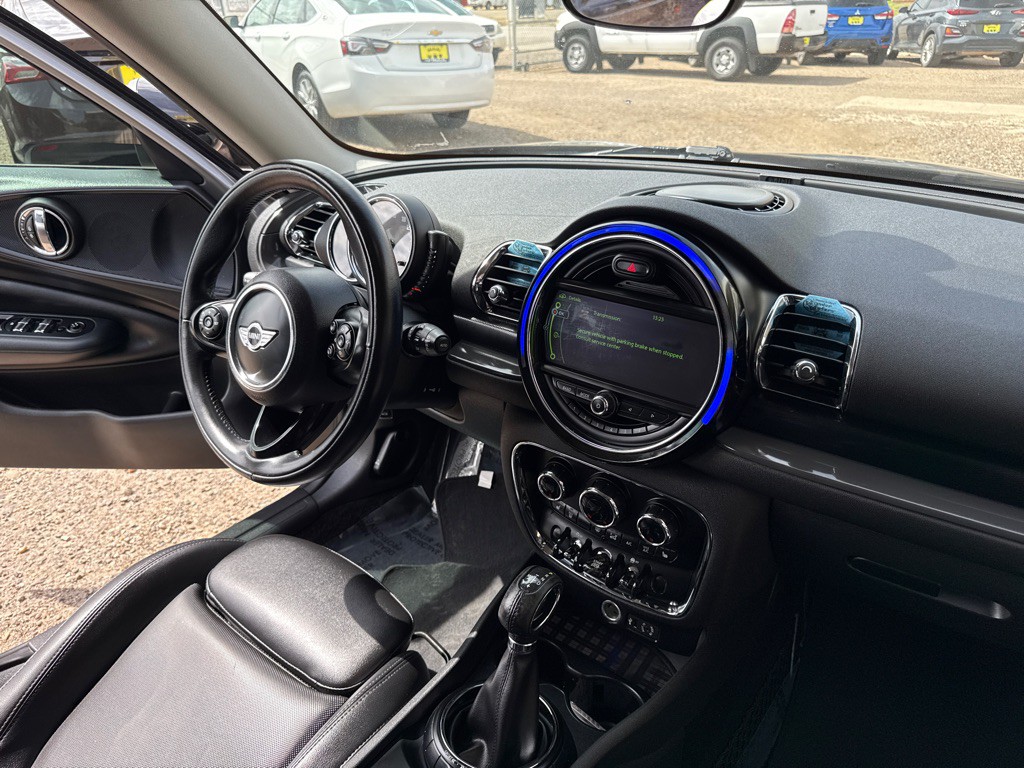2017 MINI Cooper Clubman Image 13