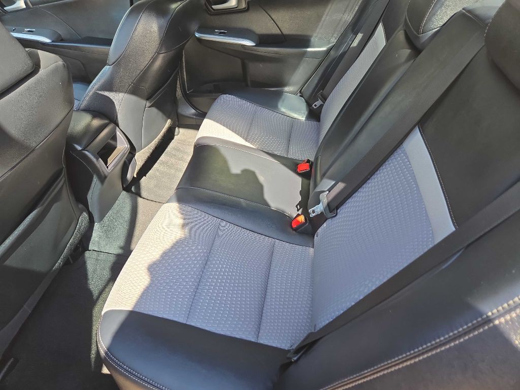 2012 Toyota Camry Image 12