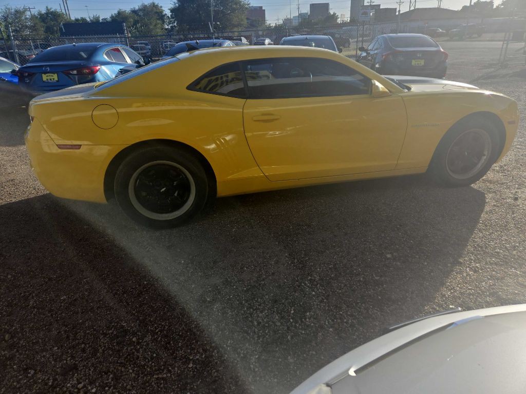 2011 Chevrolet Camaro Image 2