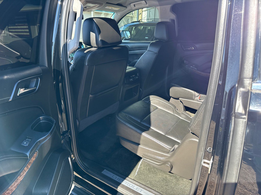 2017 Chevrolet Suburban Image 10