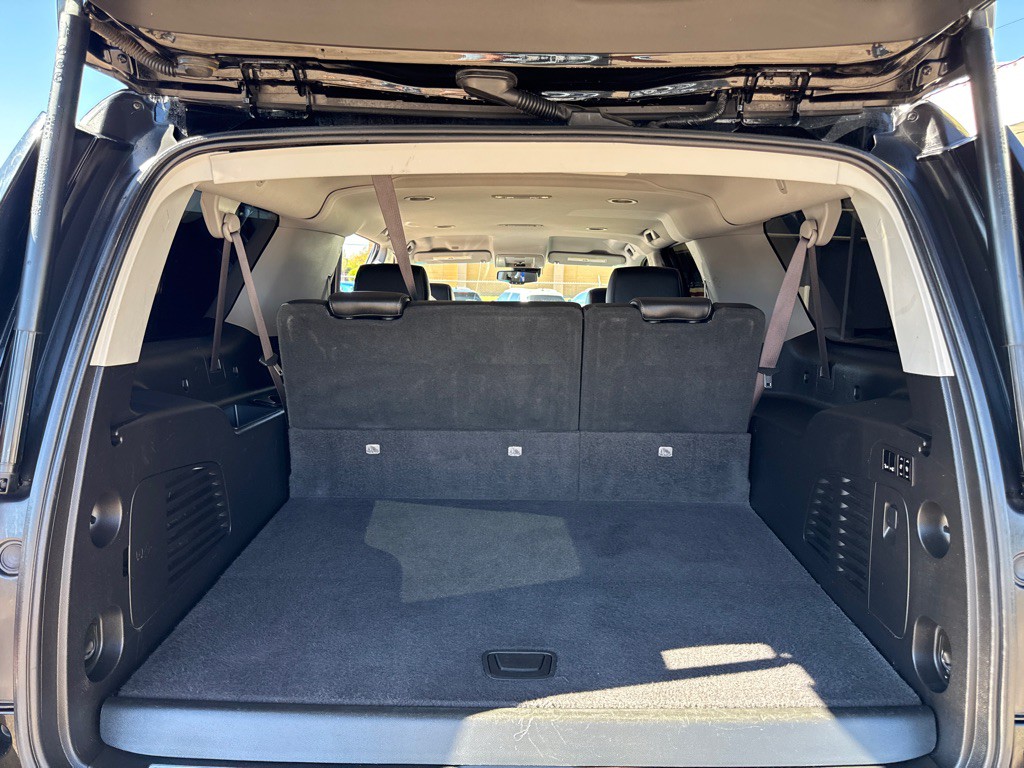 2017 Chevrolet Suburban Image 12