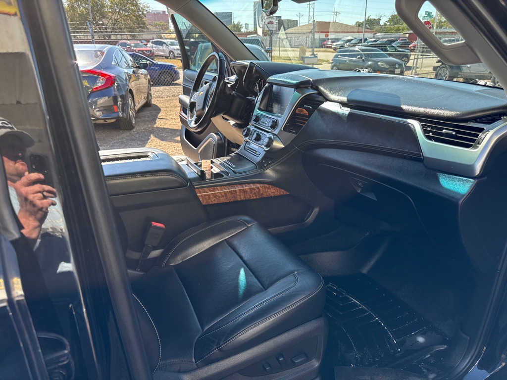 2017 Chevrolet Suburban Image 14