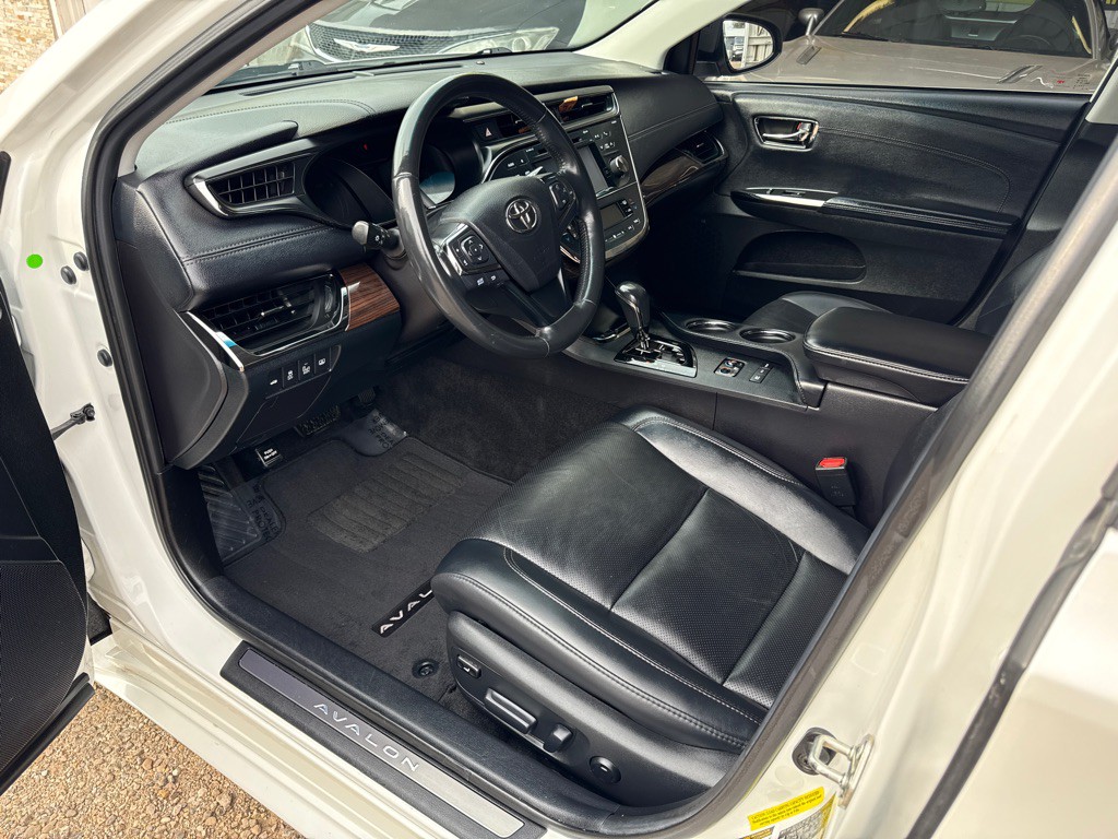 2015 Toyota Avalon Image 9