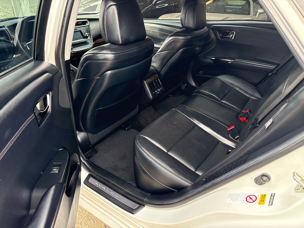 2015 Toyota Avalon Image 10