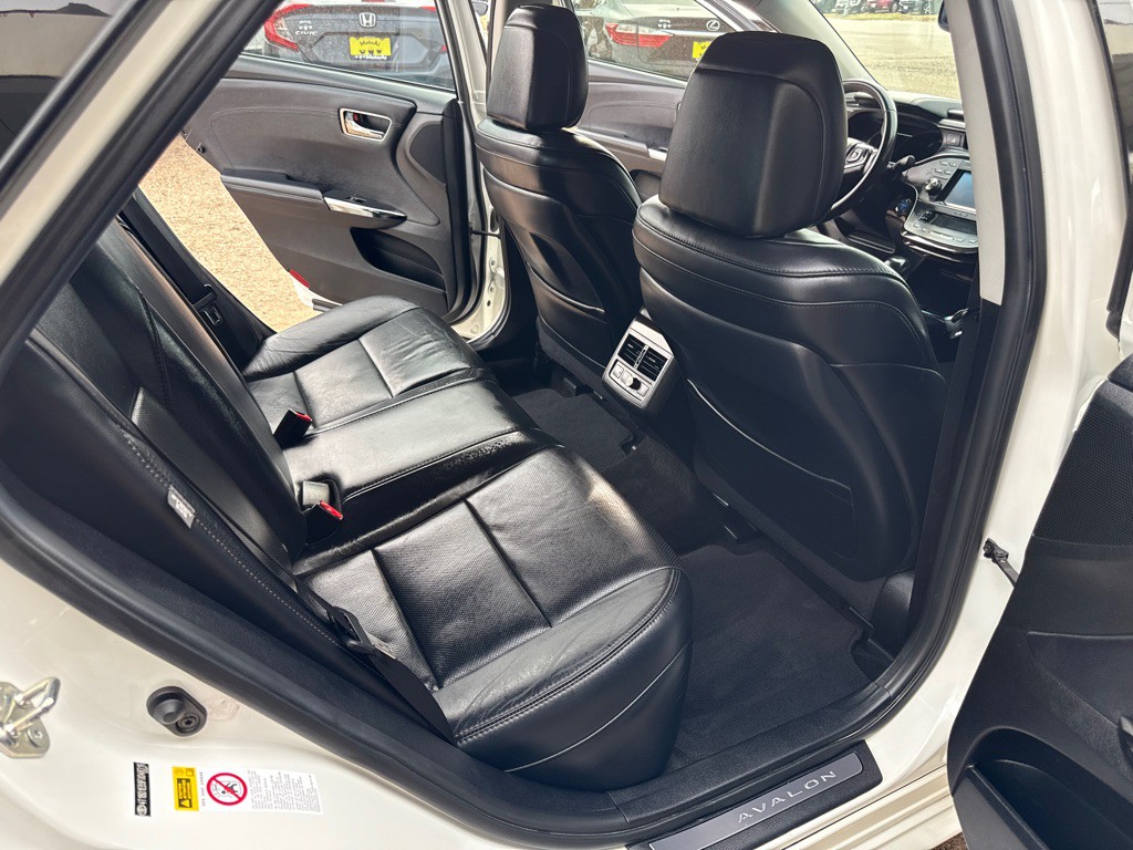 2015 Toyota Avalon Image 11