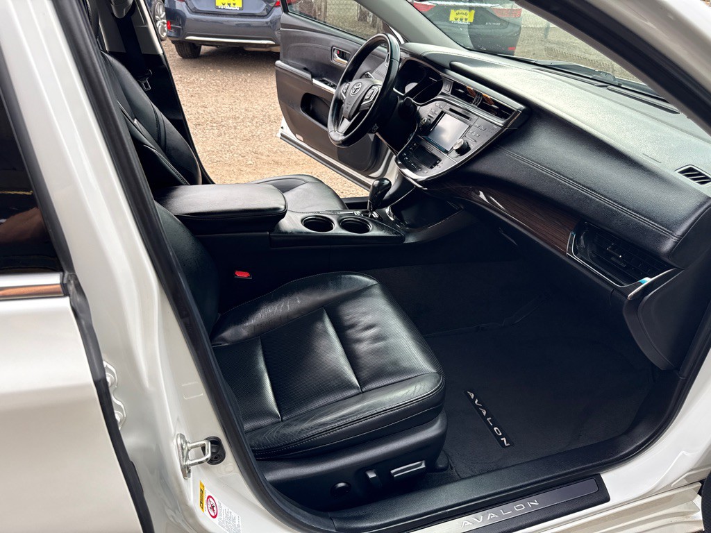 2015 Toyota Avalon Image 12