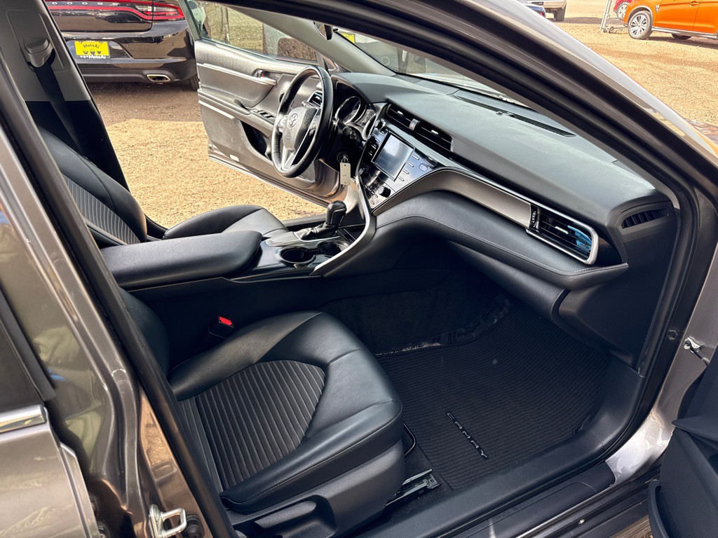 2019 Toyota Camry Image 11