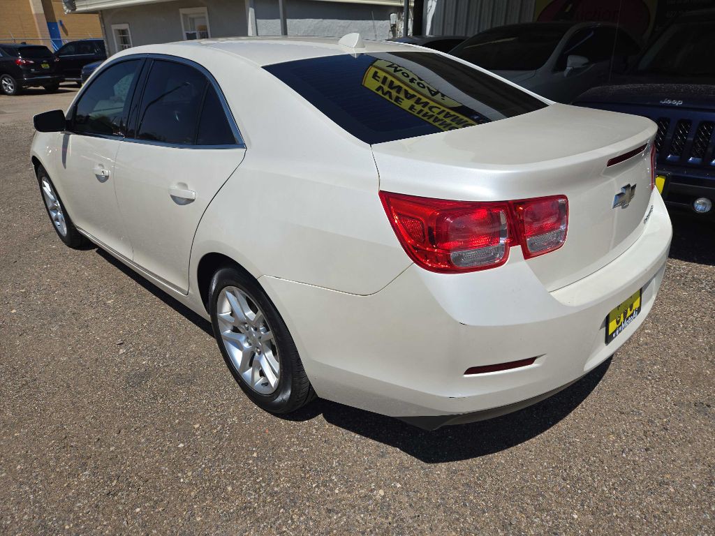 2013 Chevrolet Malibu Image 2