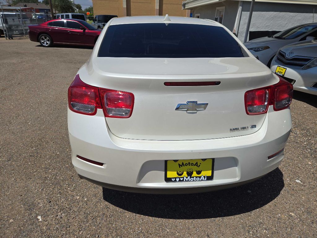 2013 Chevrolet Malibu Image 3
