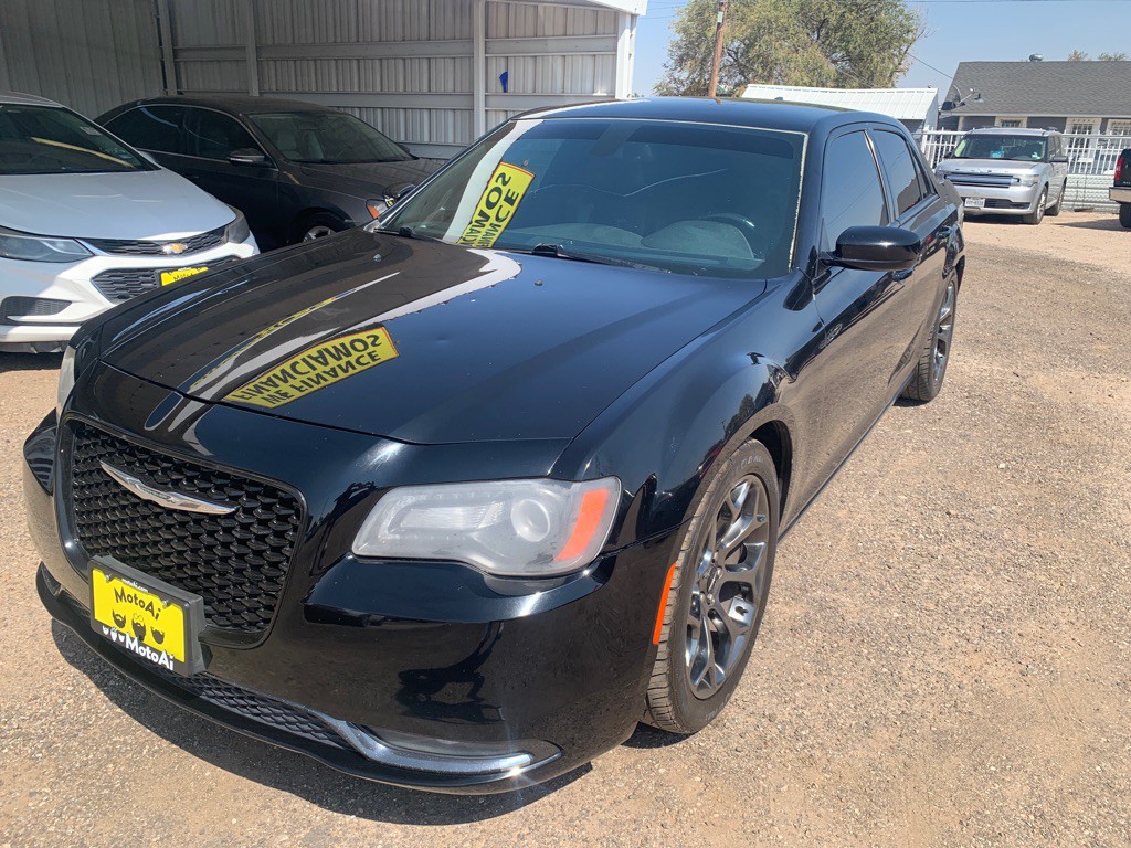 2015 Chrysler 300 Image 2