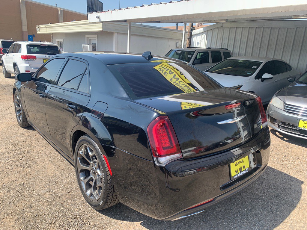 2015 Chrysler 300 Image 3