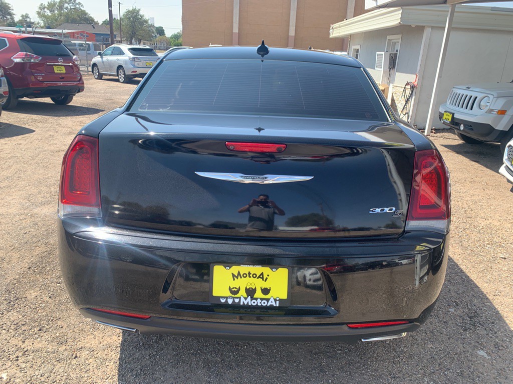 2015 Chrysler 300 Image 4