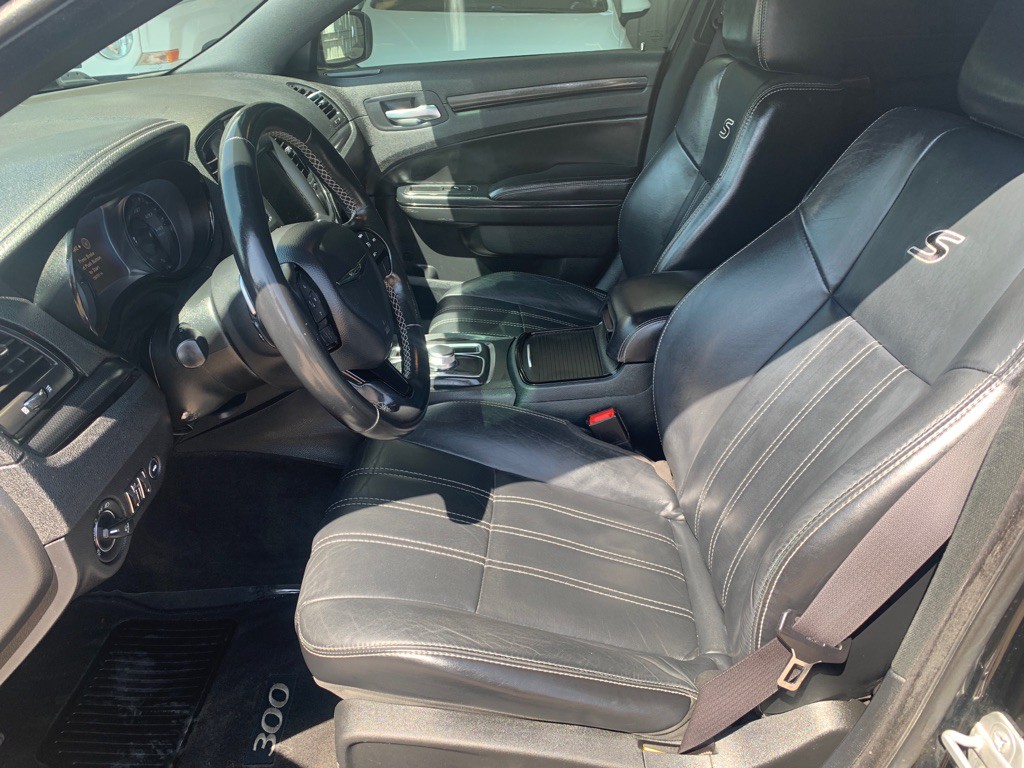 2015 Chrysler 300 Image 10