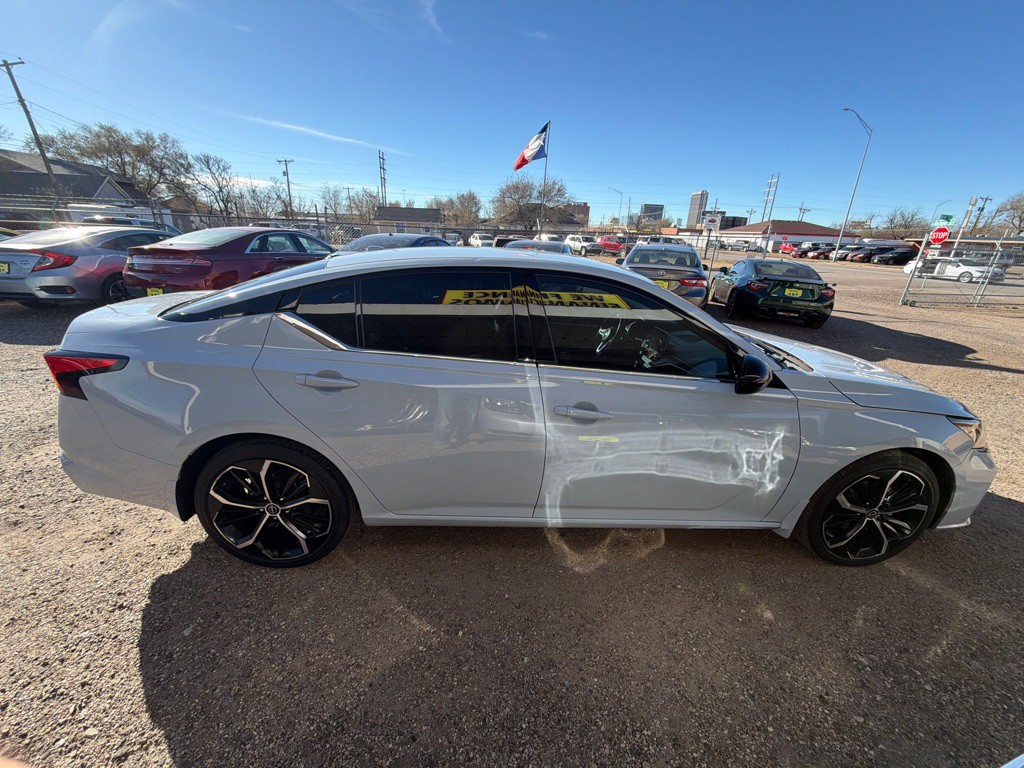 2023 Nissan Altima Image 5