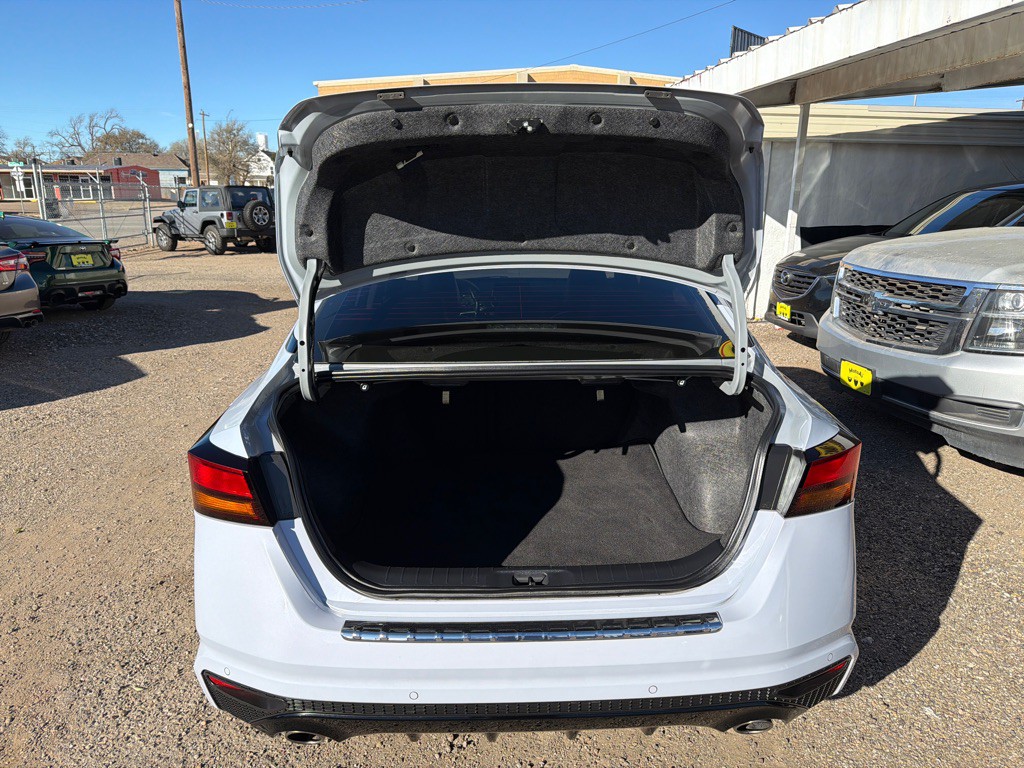 2023 Nissan Altima Image 9