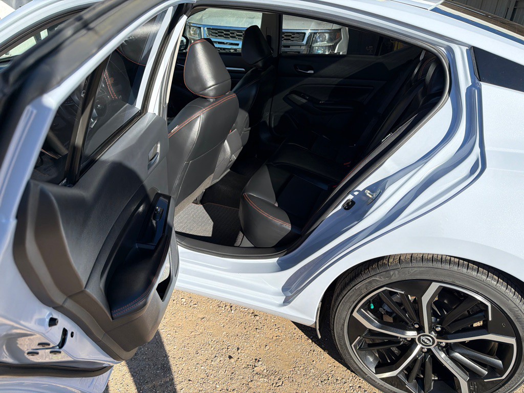 2023 Nissan Altima Image 16