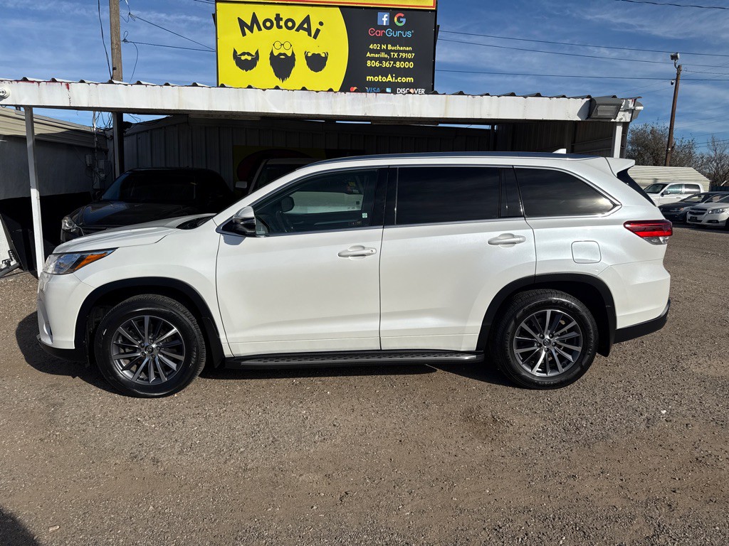 2017 Toyota Highlander Image 1