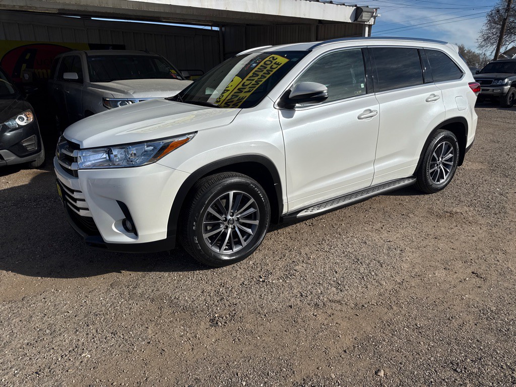 2017 Toyota Highlander Image 2