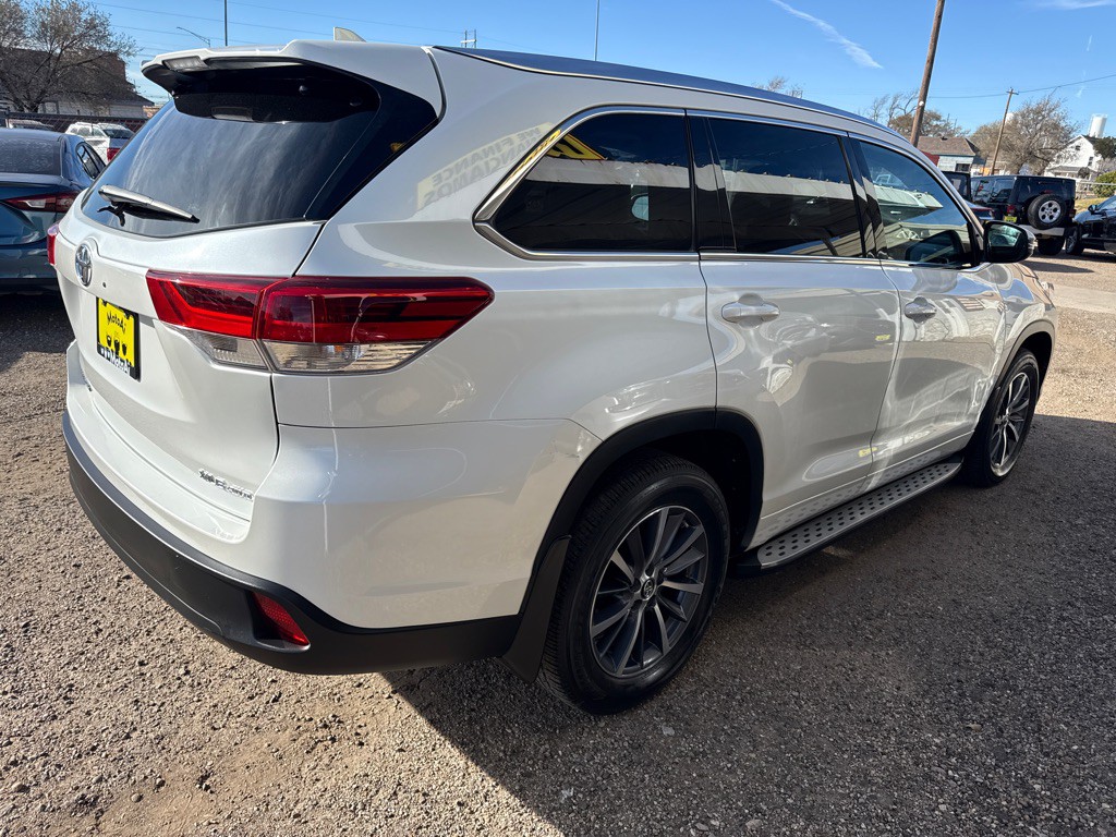 2017 Toyota Highlander Image 6