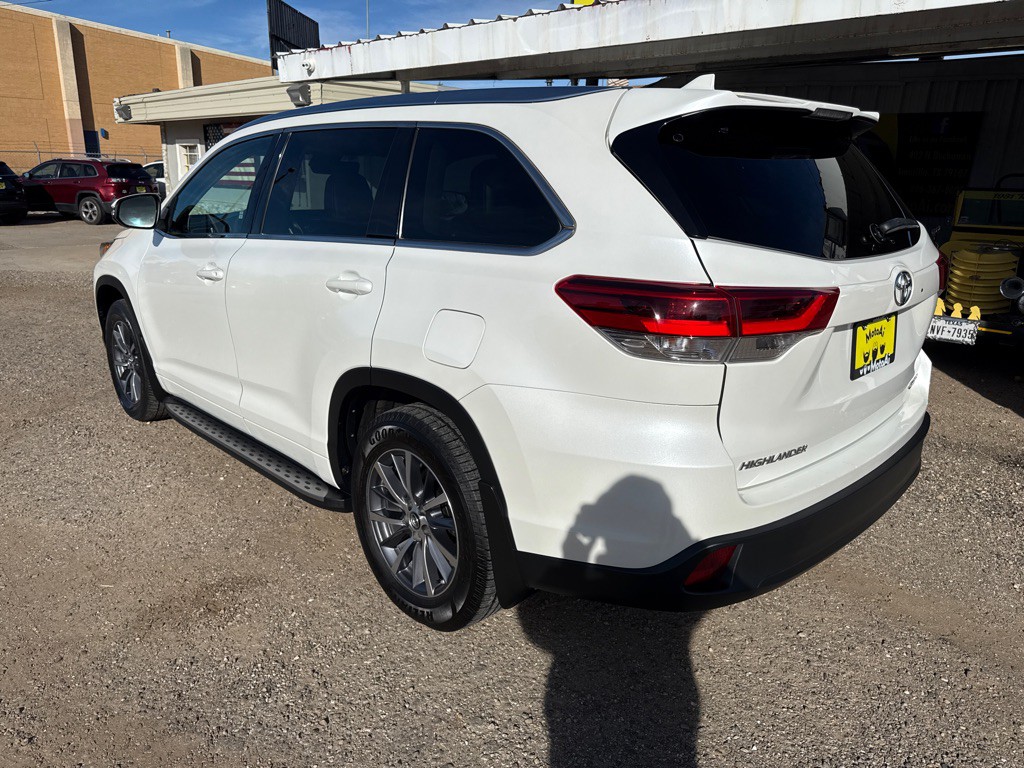 2017 Toyota Highlander Image 8