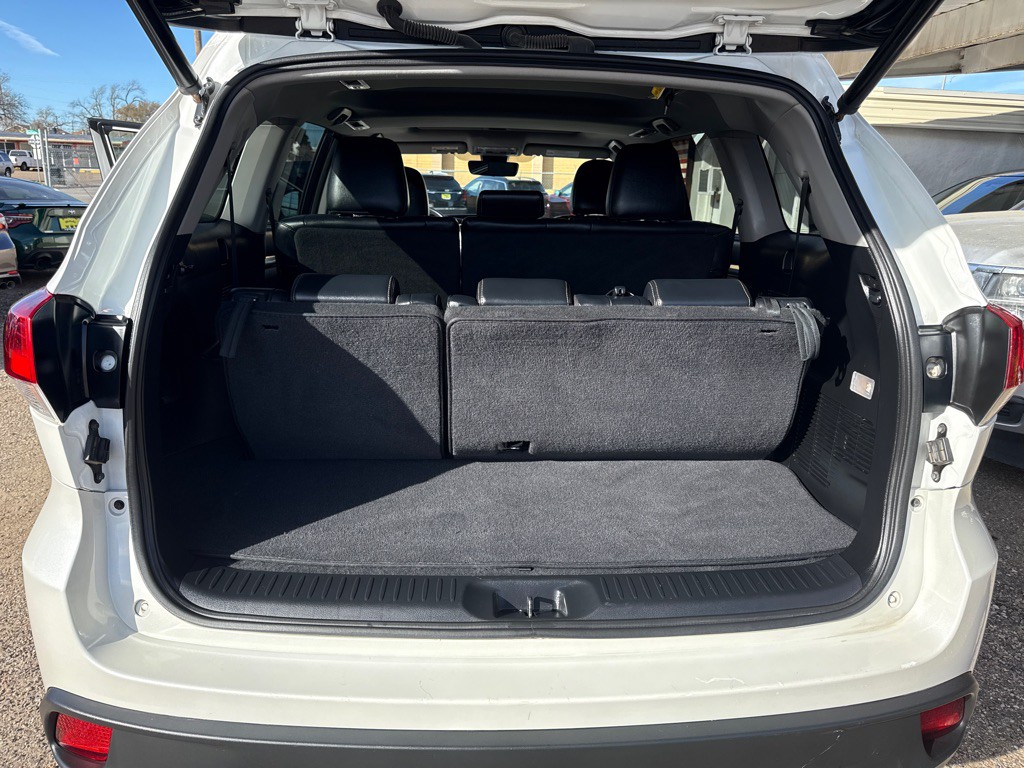 2017 Toyota Highlander Image 11