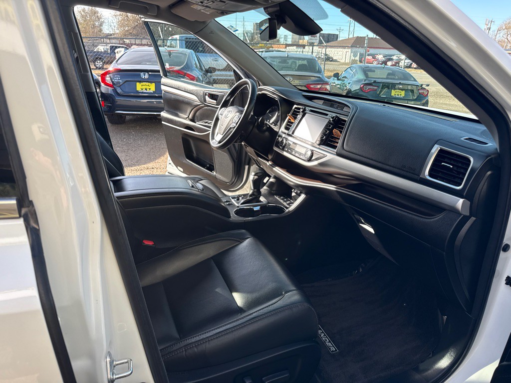 2017 Toyota Highlander Image 13