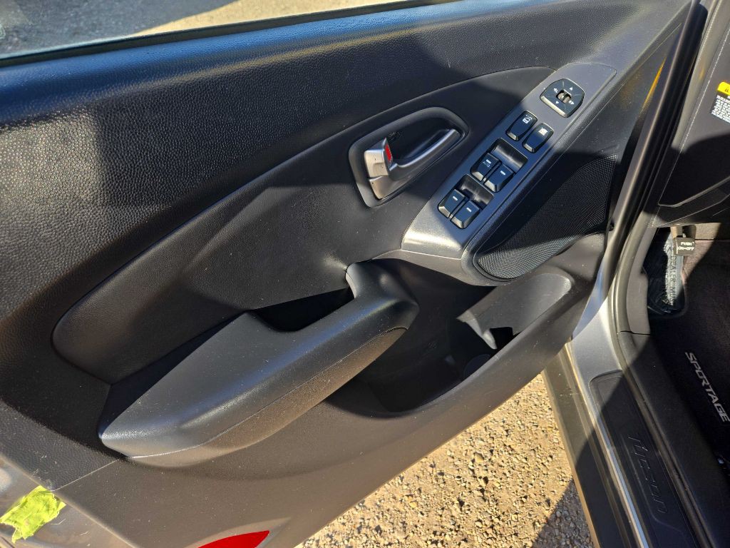 2011 Hyundai Tucson Image 10