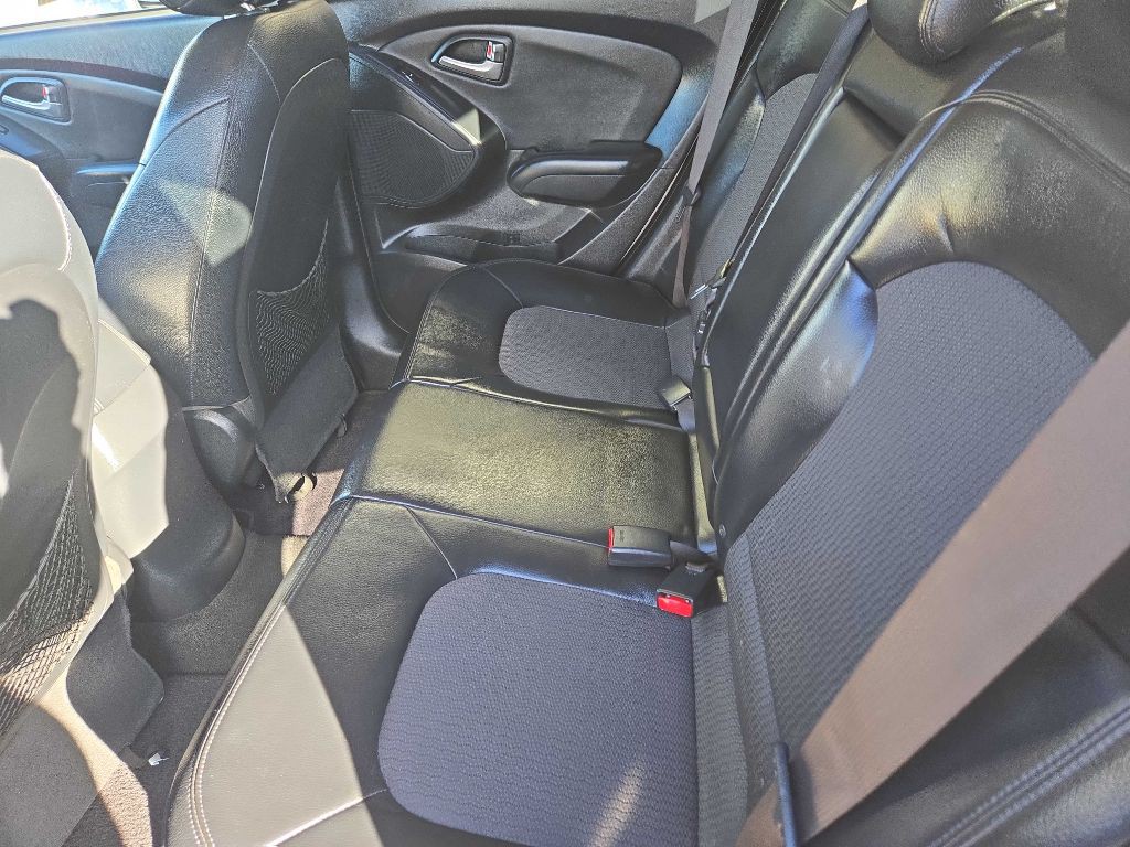 2011 Hyundai Tucson Image 11