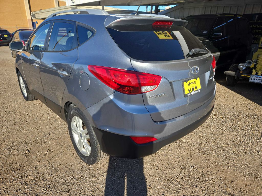 2011 Hyundai Tucson Image 2