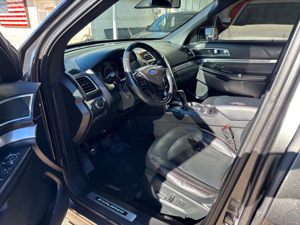 2018 Ford Explorer Image 8
