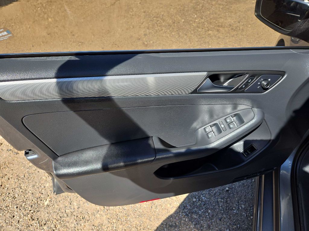 2015 Volkswagen Jetta Image 11