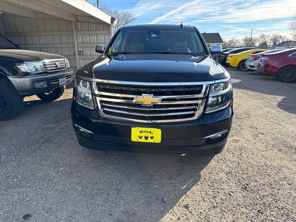 2015 Chevrolet Suburban Image 3