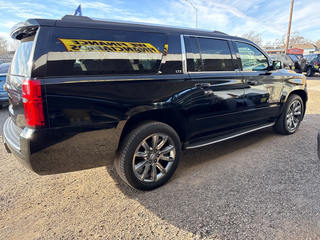 2015 Chevrolet Suburban Image 5