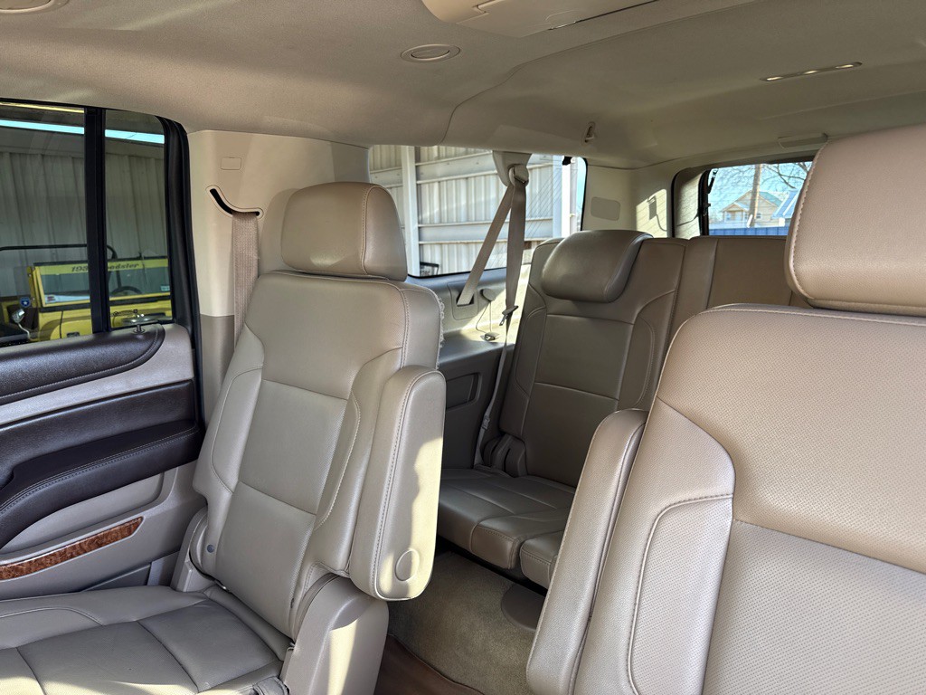 2015 Chevrolet Suburban Image 10