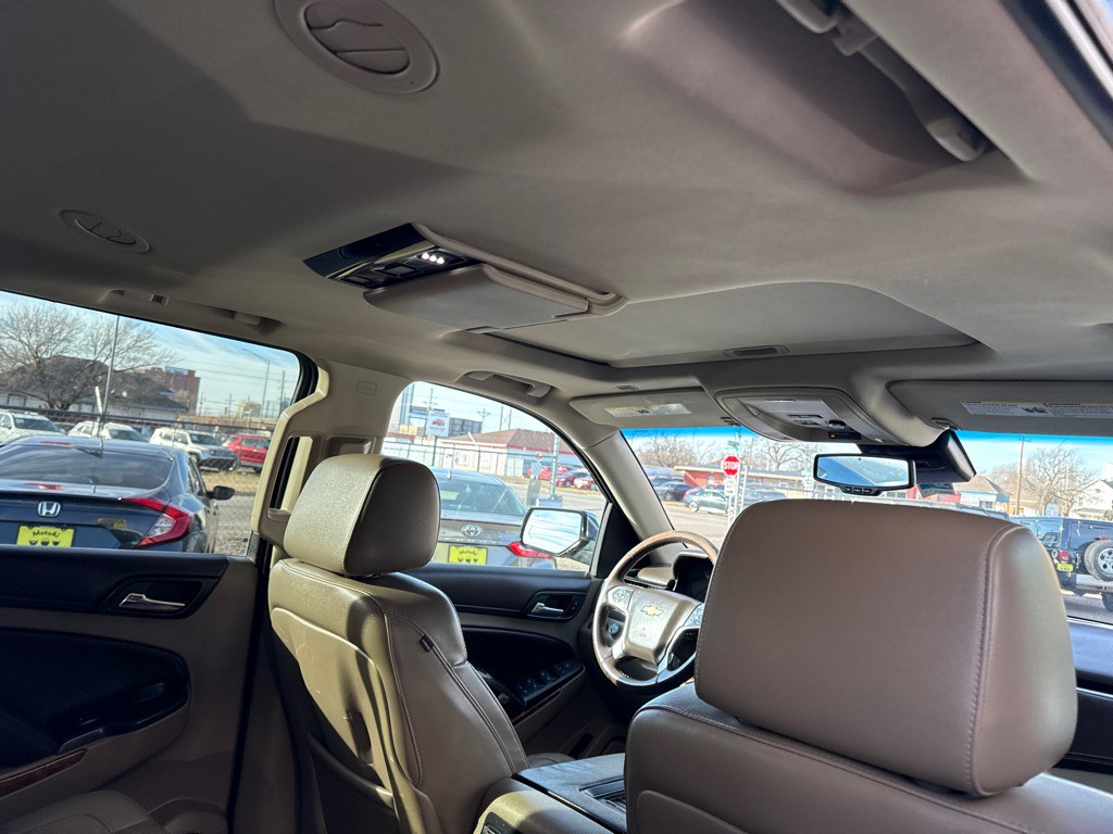 2015 Chevrolet Suburban Image 12