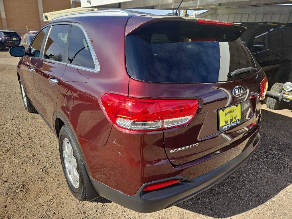 2017 Kia Sorento Image 2