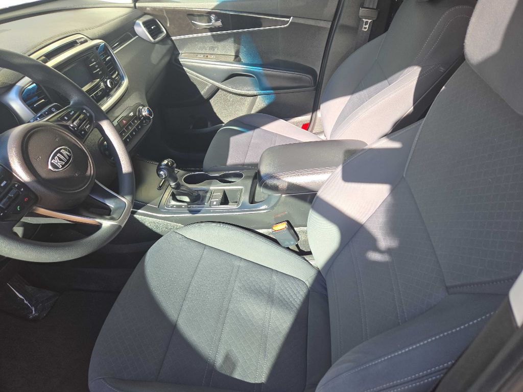 2017 Kia Sorento Image 9
