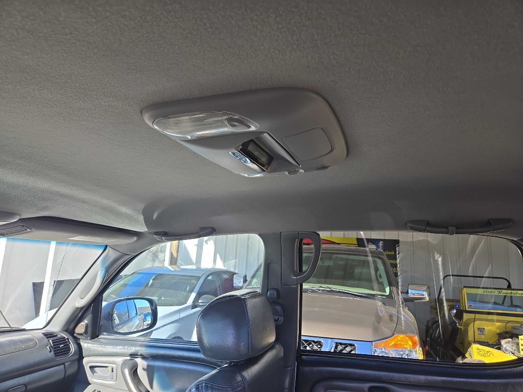 2004 Toyota Tundra Image 12