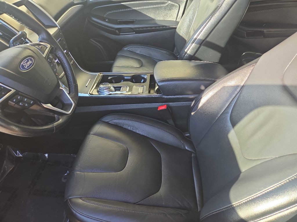 2019 Ford Edge Image 9