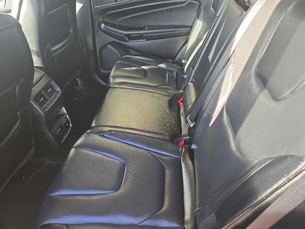 2019 Ford Edge Image 11