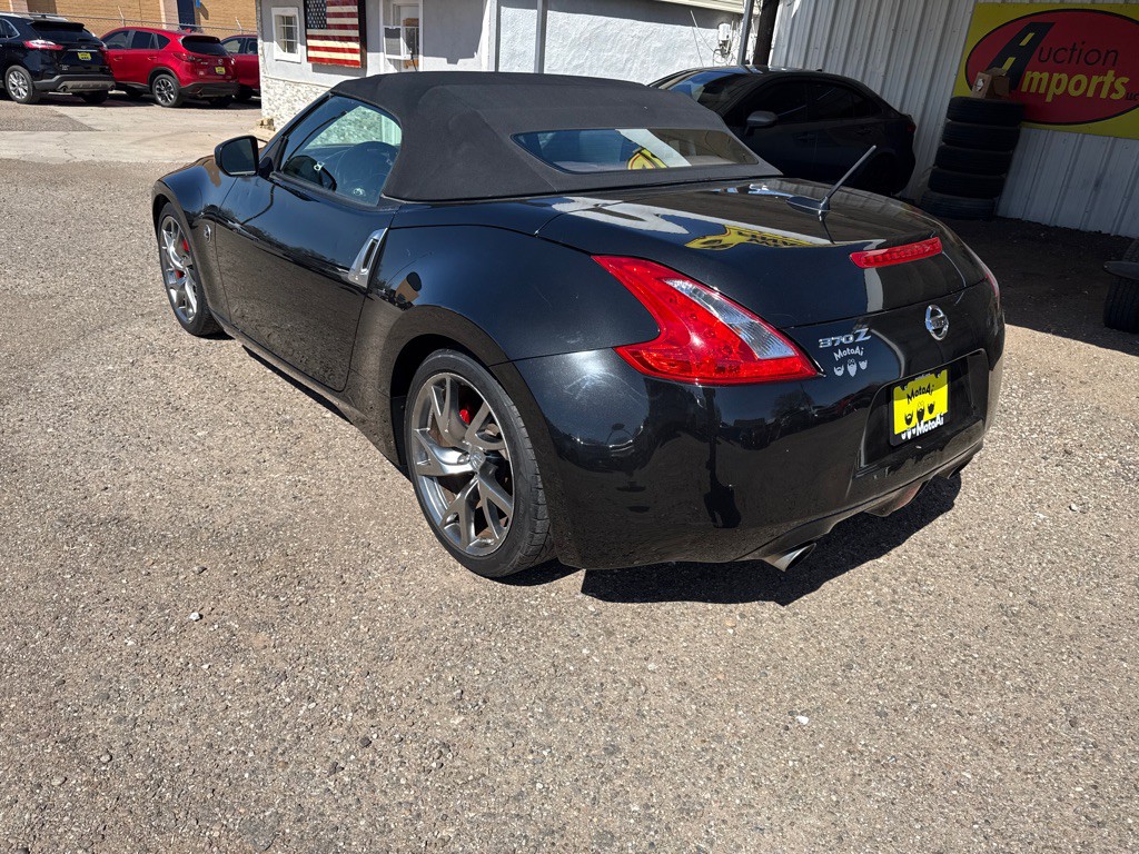 2013 Nissan 370Z Image 8
