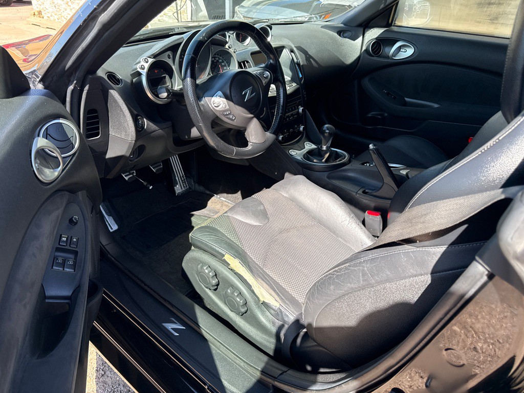 2013 Nissan 370Z Image 9