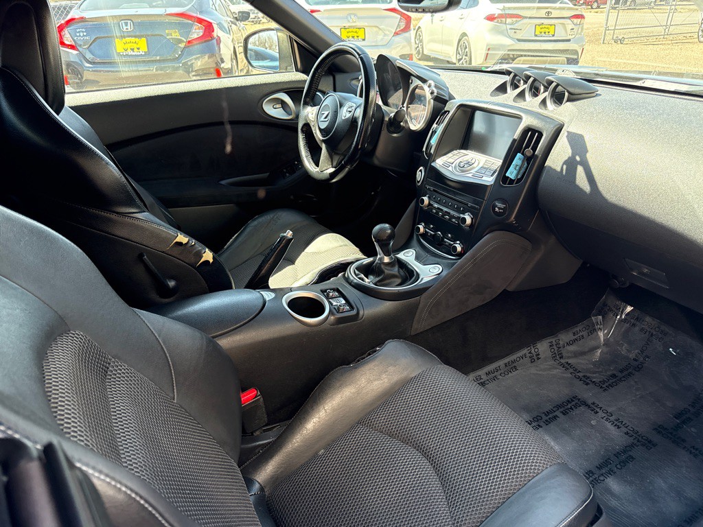 2013 Nissan 370Z Image 10