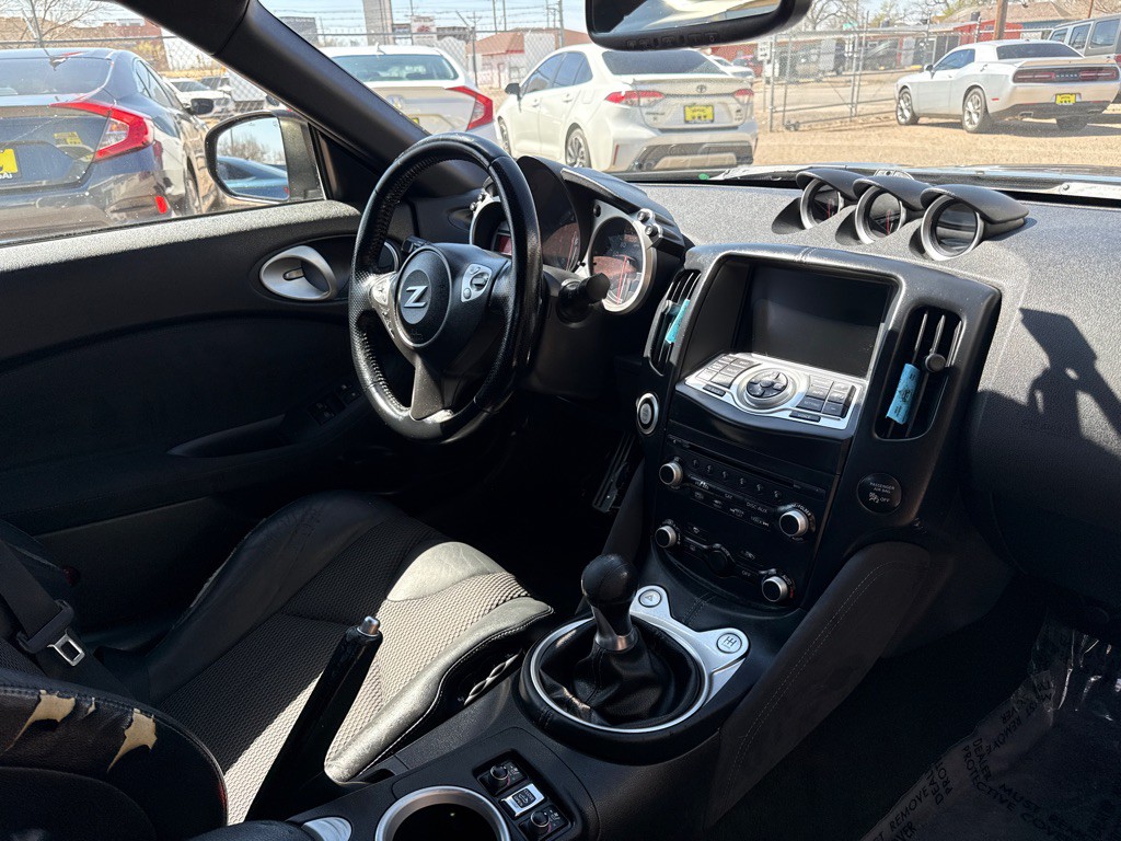 2013 Nissan 370Z Image 11