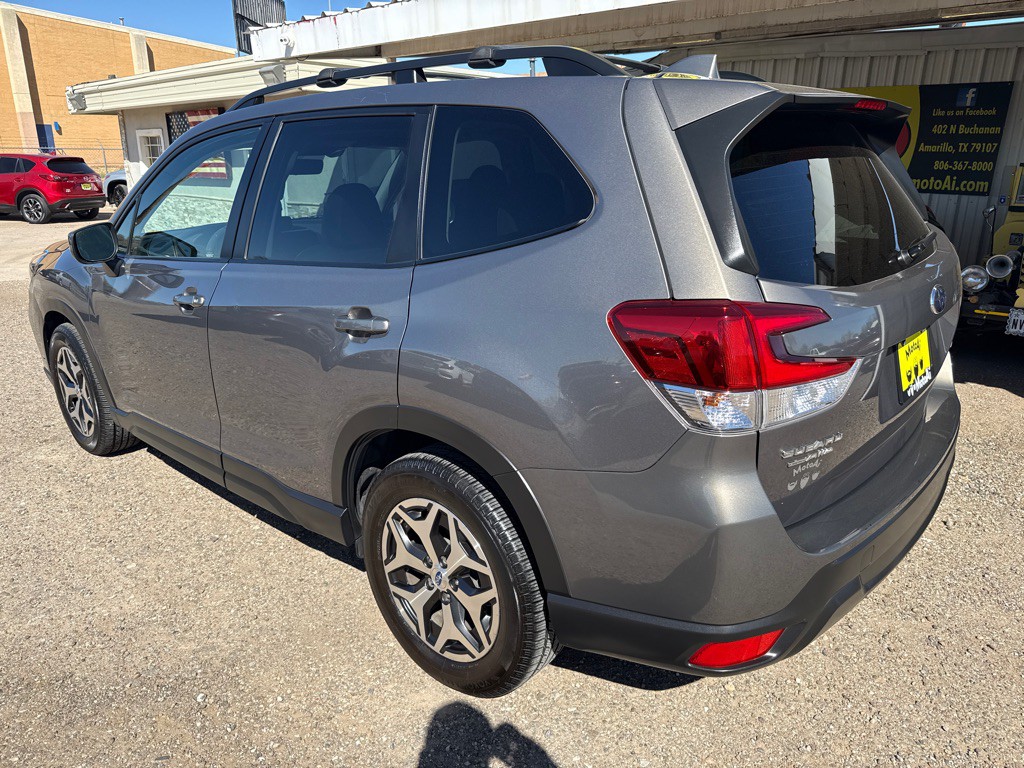 2021 Subaru Forester Image 2