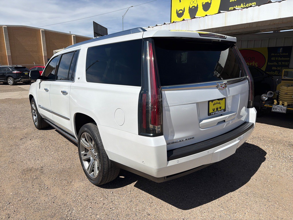 2018 Cadillac Escalade Image 9