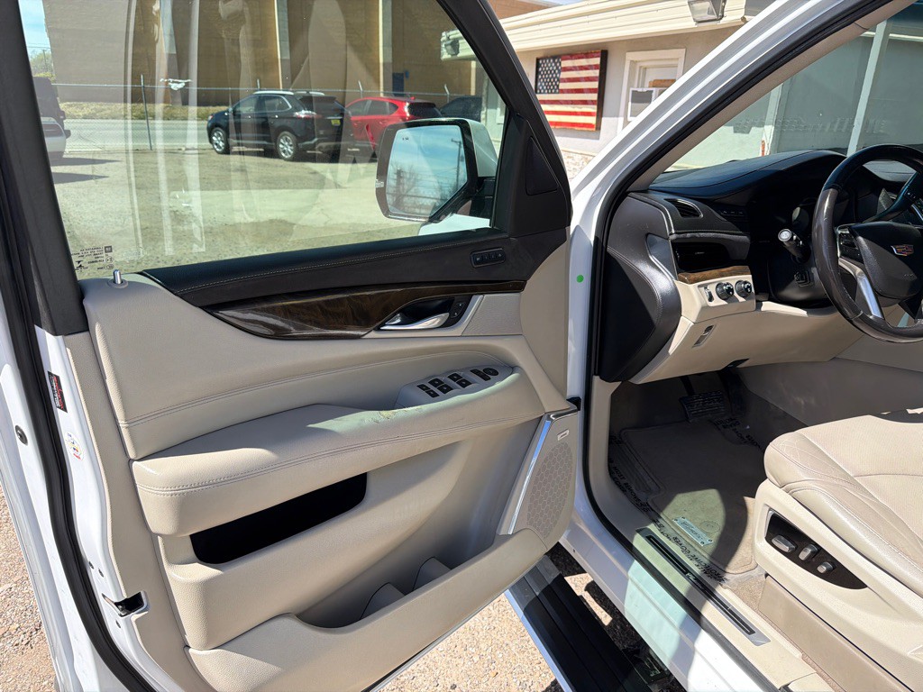 2018 Cadillac Escalade Image 10